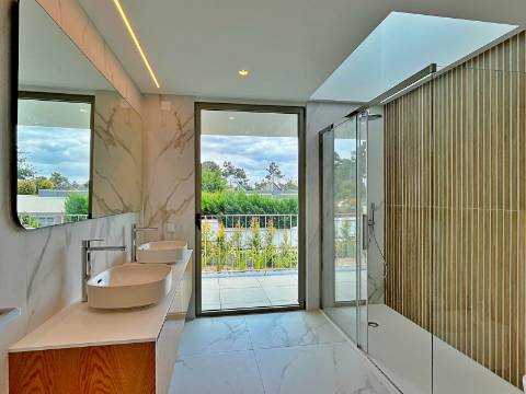 Moradia independente T5+2 à venda em Verdizela, Corroios