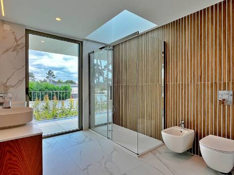 Moradia independente T5+2 à venda em Verdizela, Corroios