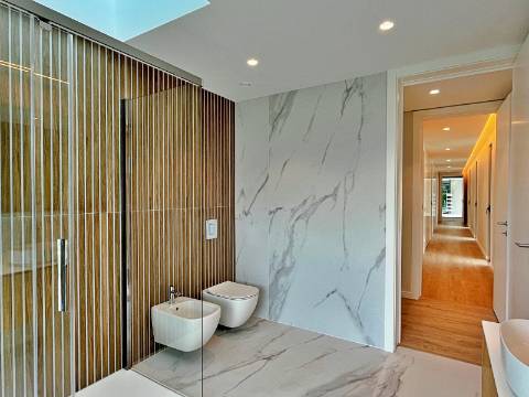 Moradia independente T5+2 à venda em Verdizela, Corroios