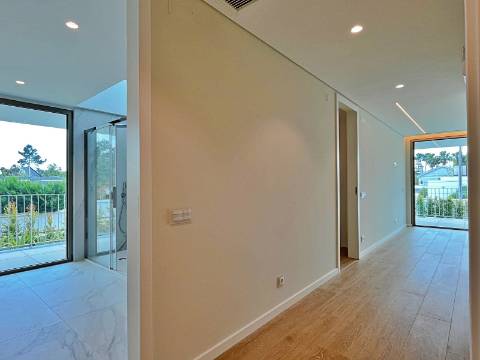 Moradia independente T5+2 à venda em Verdizela, Corroios