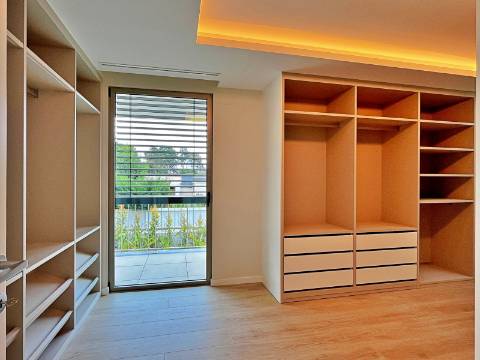 Moradia independente T5+2 à venda em Verdizela, Corroios