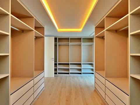 Moradia independente T5+2 à venda em Verdizela, Corroios