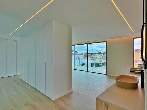 Moradia independente T5+2 à venda em Verdizela, Corroios