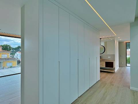 Moradia independente T5+2 à venda em Verdizela, Corroios