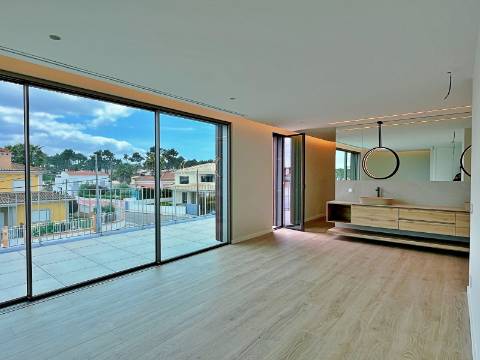 Moradia independente T5+2 à venda em Verdizela, Corroios