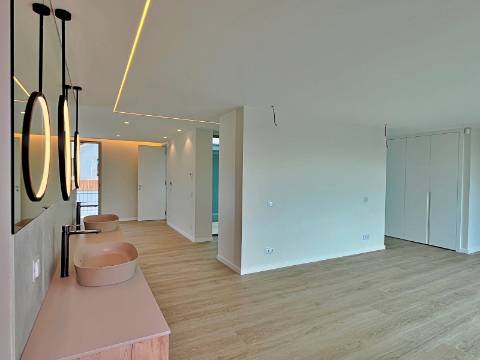 Moradia independente T5+2 à venda em Verdizela, Corroios