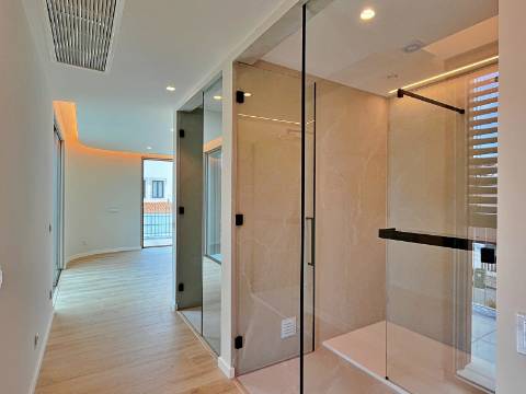 Moradia independente T5+2 à venda em Verdizela, Corroios