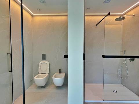 Moradia independente T5+2 à venda em Verdizela, Corroios