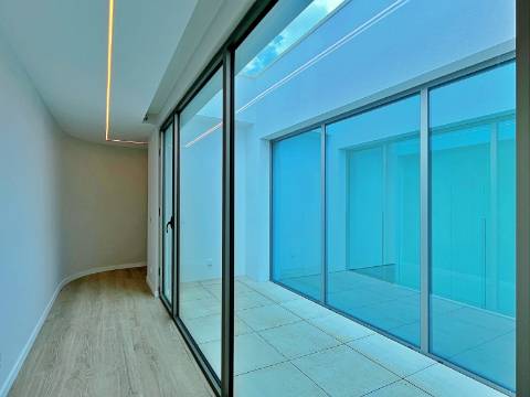 Moradia independente T5+2 à venda em Verdizela, Corroios