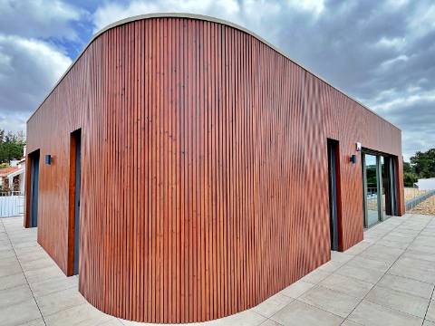 Moradia independente T5+2 à venda em Verdizela, Corroios