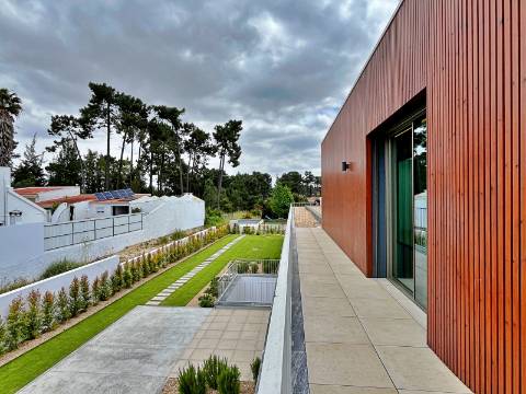 Moradia independente T5+2 à venda em Verdizela, Corroios