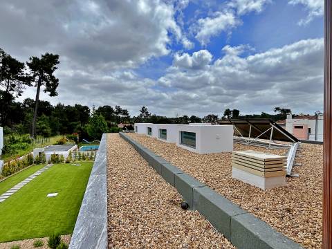 Moradia independente T5+2 à venda em Verdizela, Corroios