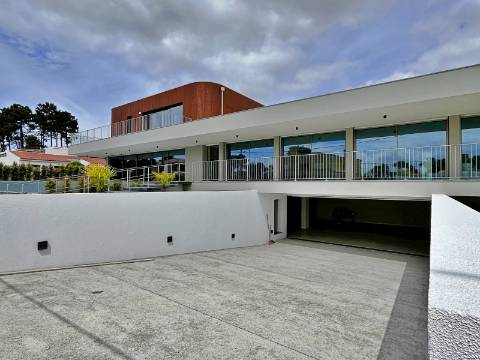 Moradia independente T5+2 à venda em Verdizela, Corroios