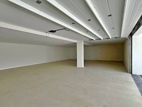 Moradia independente T5+2 à venda em Verdizela, Corroios