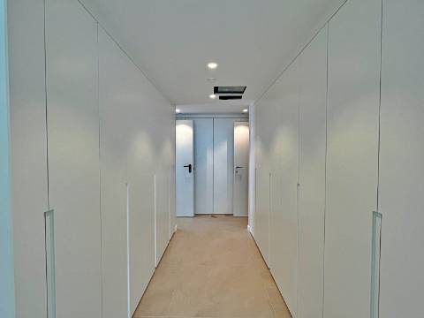 Moradia independente T5+2 à venda em Verdizela, Corroios