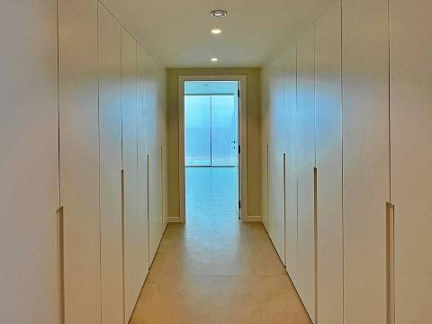 Moradia independente T5+2 à venda em Verdizela, Corroios