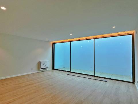 Moradia independente T5+2 à venda em Verdizela, Corroios