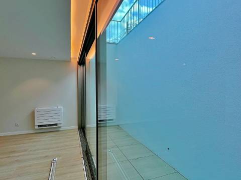 Moradia independente T5+2 à venda em Verdizela, Corroios