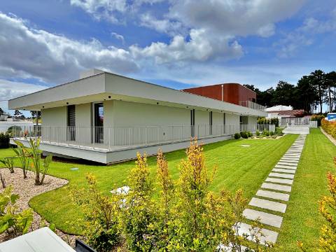 Moradia independente T5+2 à venda em Verdizela, Corroios