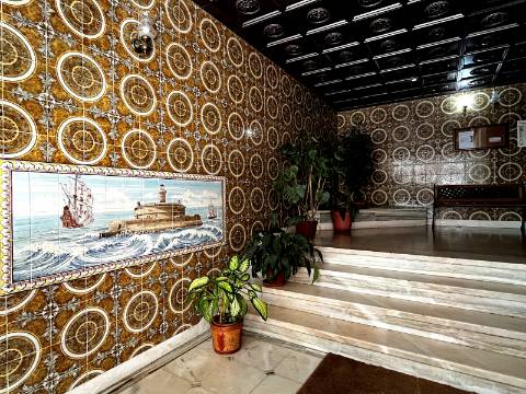 Apartamento T2 em Oeiras | Totalmente remodelado + Varanda