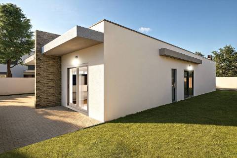 Moradia térrea T4 com duas suítes e piscina em Fernão Ferro