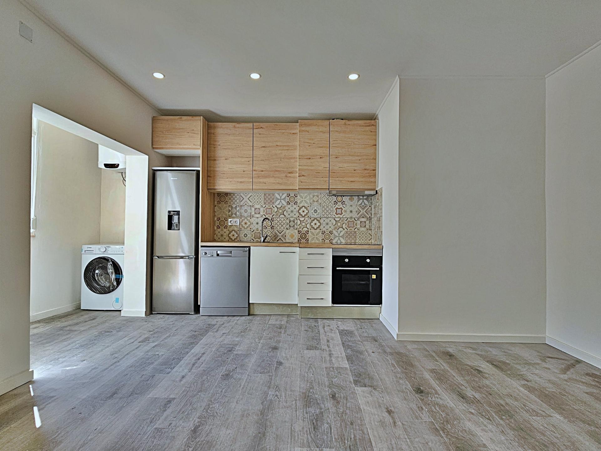 Apartamento T2 totalmente remodelado na Baixa da Banheira.