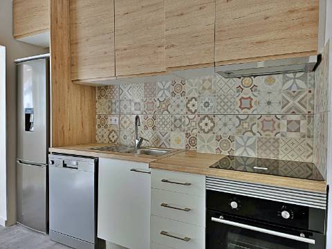 Apartamento T2 totalmente remodelado na Baixa da Banheira.