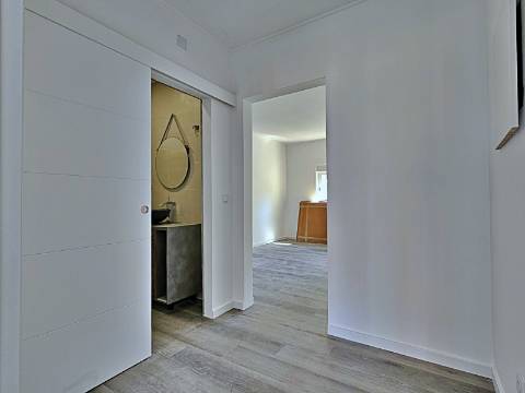 Apartamento T2 totalmente remodelado na Baixa da Banheira.