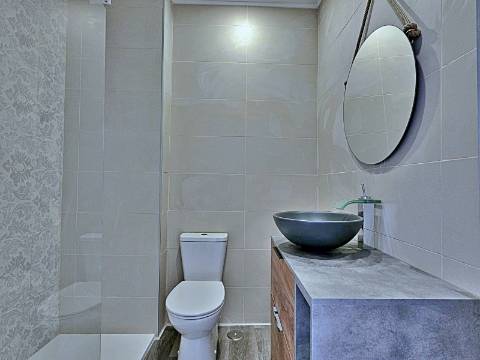 Apartamento T2 totalmente remodelado na Baixa da Banheira.