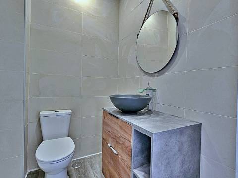 Apartamento T2 totalmente remodelado na Baixa da Banheira.