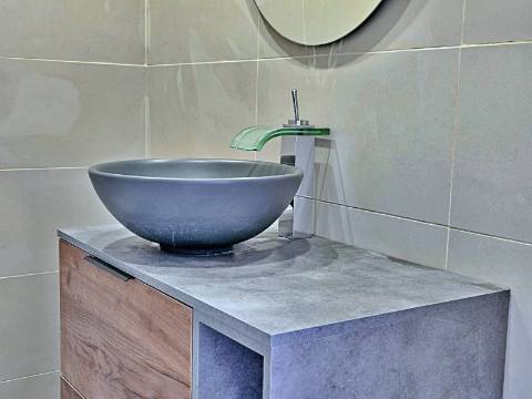 Apartamento T2 totalmente remodelado na Baixa da Banheira.