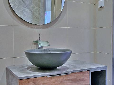 Apartamento T2 totalmente remodelado na Baixa da Banheira.