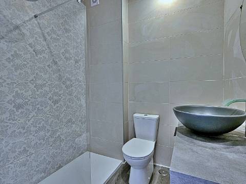 Apartamento T2 totalmente remodelado na Baixa da Banheira.