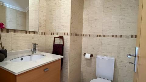 Moradia com 4 Suítes, Piscina e Cave em Azeitão