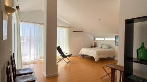 Moradia com 4 Suítes, Piscina e Cave em Azeitão