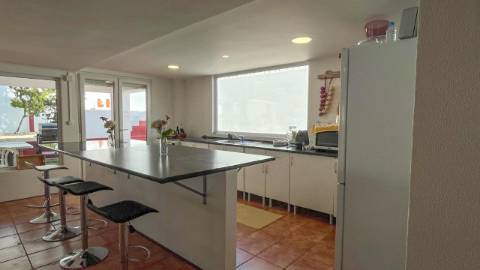 Moradia com 4 Suítes, Piscina e Cave em Azeitão