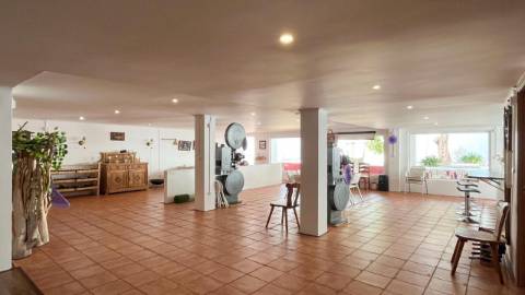 Moradia com 4 Suítes, Piscina e Cave em Azeitão