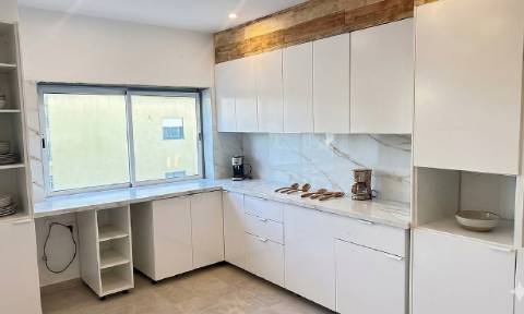 Apartamento T2 em Remodelação Total | 3 Varandas | Barreiro