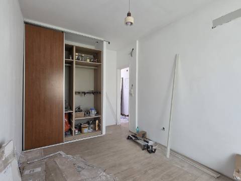 Apartamento T2 em Remodelação Total | 3 Varandas | Barreiro