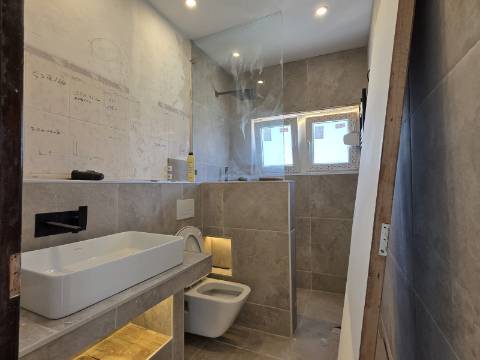 Apartamento T2 em Remodelação Total | 3 Varandas | Barreiro