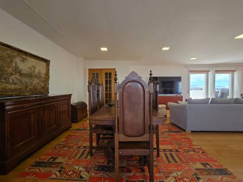 Duplex mobilado, T3 sendo 2 suítes em Avenida Bocage, no Barreiro