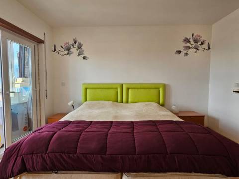 Duplex mobilado, T3 sendo 2 suítes em Avenida Bocage, no Barreiro