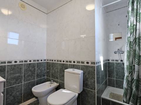 Duplex mobilado, T3 sendo 2 suítes em Avenida Bocage, no Barreiro