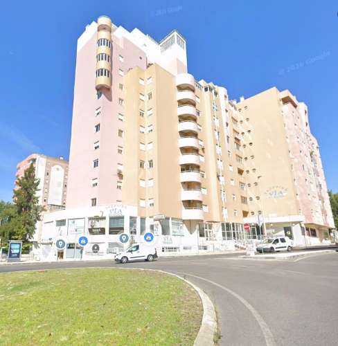 Duplex mobilado, T3 sendo 2 suítes em Avenida Bocage, no Barreiro