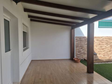 Distinta Moradia T3+1 Contemporânea com Logradouro Privado e Estúdio Évora, Património Mundial da UNESCO