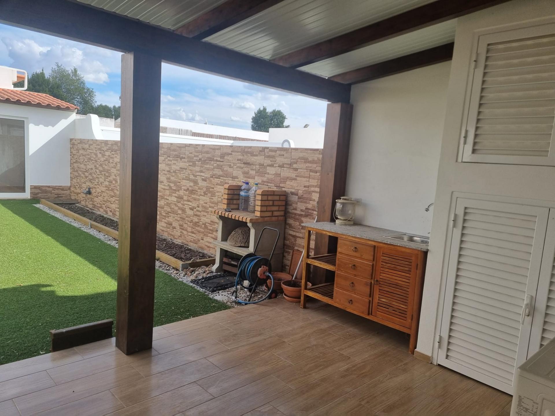 Distinta Moradia T3+1 Contemporânea com Logradouro Privado e Estúdio Évora, Património Mundial da UNESCO