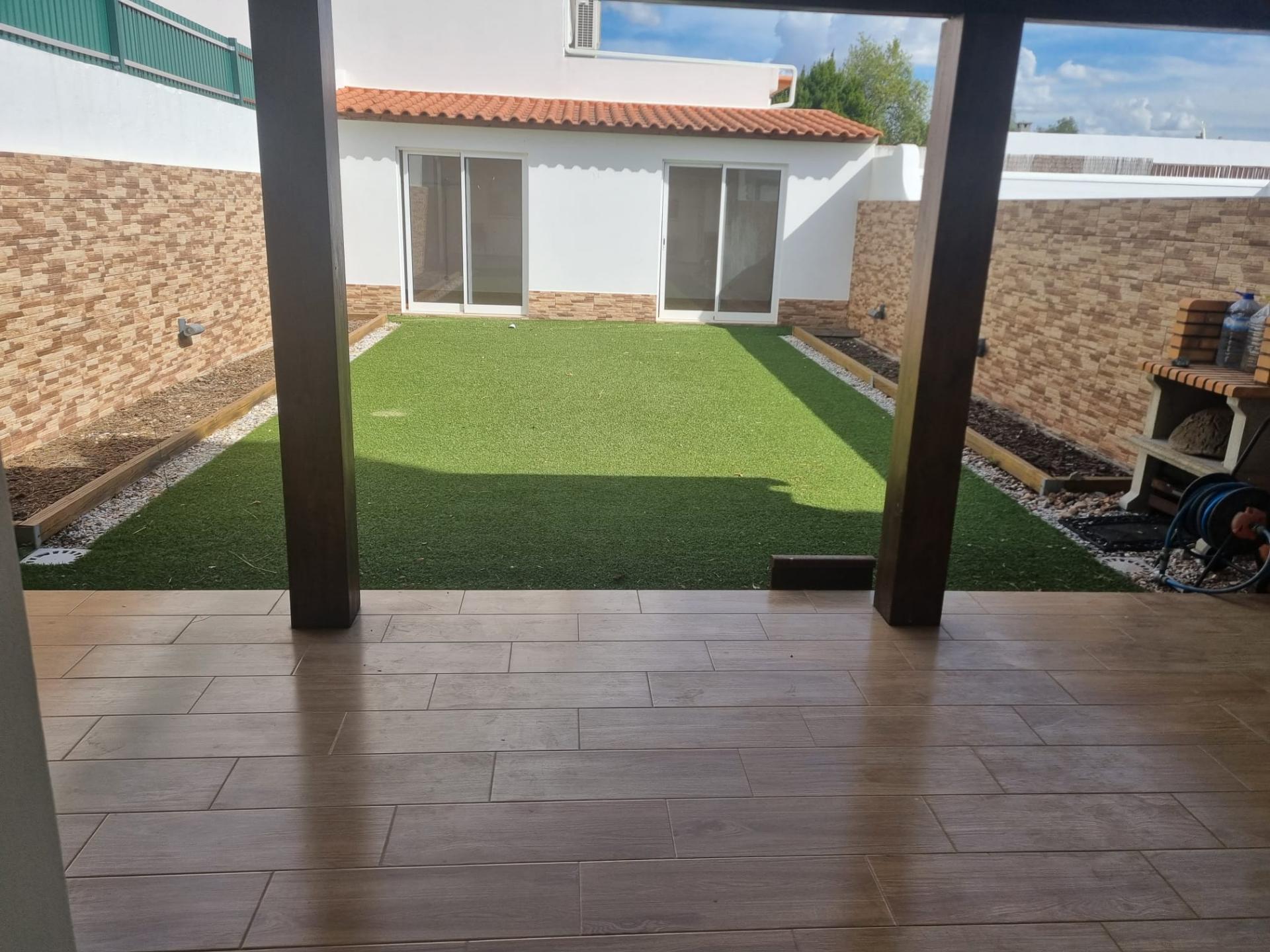 Distinta Moradia T3+1 Contemporânea com Logradouro Privado e Estúdio Évora, Património Mundial da UNESCO