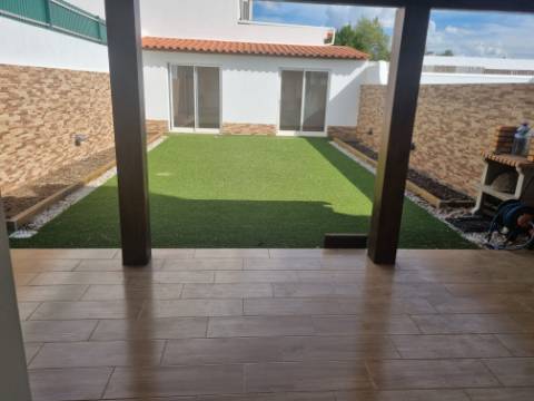 Distinta Moradia T3+1 Contemporânea com Logradouro Privado e Estúdio Évora, Património Mundial da UNESCO