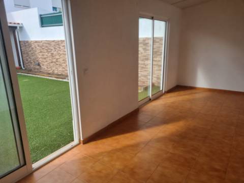 Distinta Moradia T3+1 Contemporânea com Logradouro Privado e Estúdio Évora, Património Mundial da UNESCO