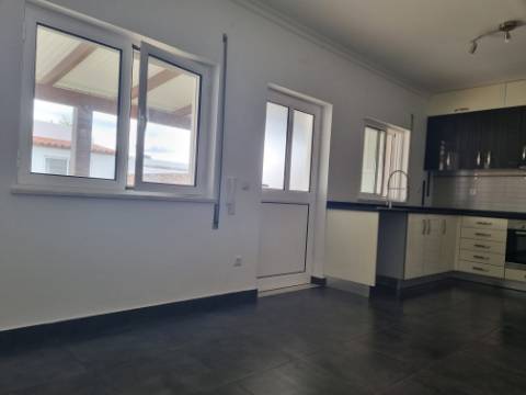 Distinta Moradia T3+1 Contemporânea com Logradouro Privado e Estúdio Évora, Património Mundial da UNESCO